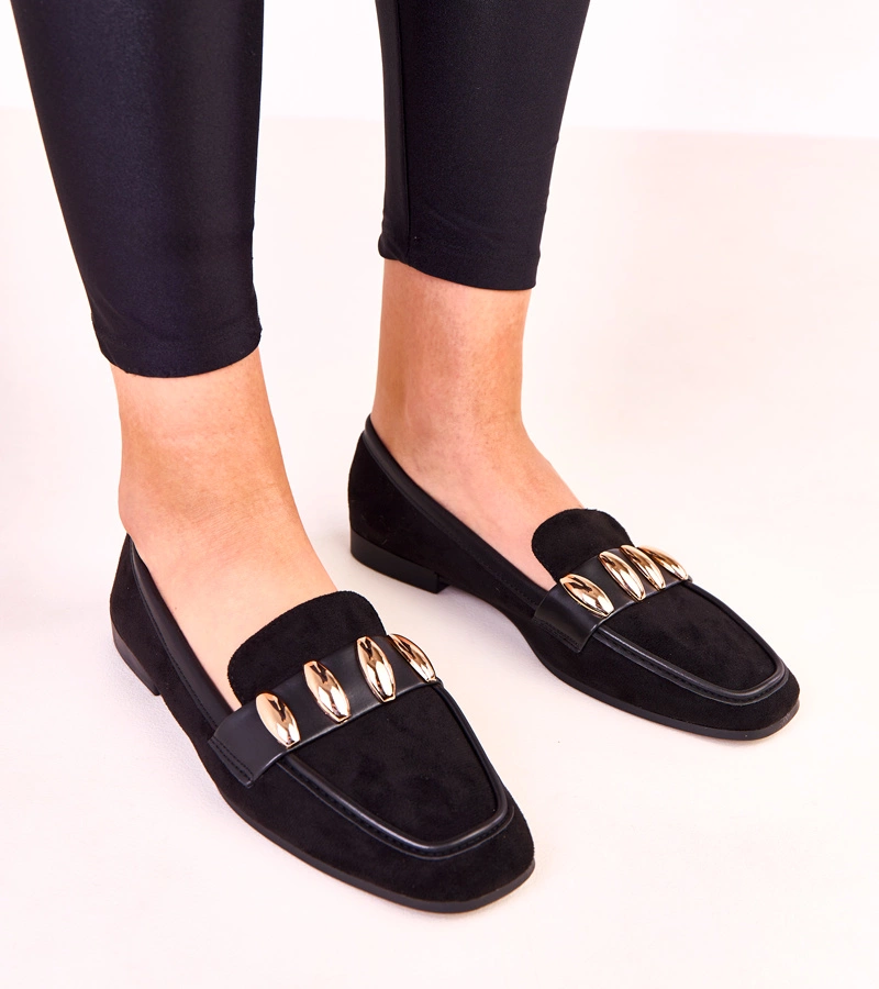 Czarne eleganckie baleriny ze złotą ozdobą Klesa