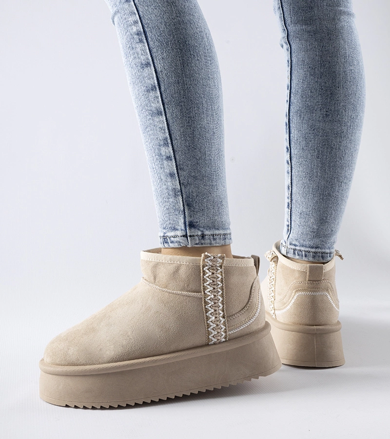 Beżowe śniegowce na platformie Scavi