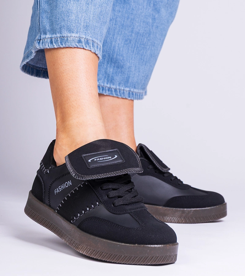 Czarne sneakersy na platformie z przeszyciami Puente