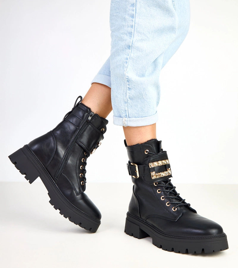 Czarne ocieplane botki na platformie zdobione kamieniami Dajana