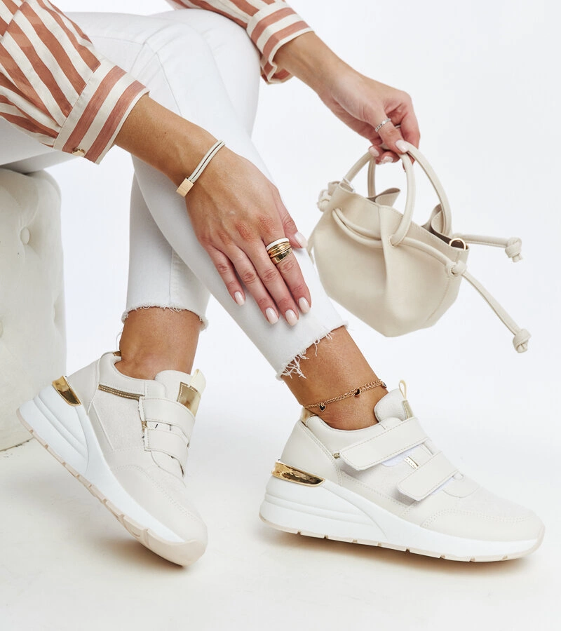 Beżowe sneakersy na koturnie zapinane na rzepy Orly