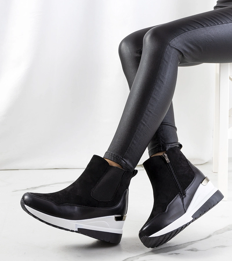 Czarne botki na koturnie ocieplane Arkala