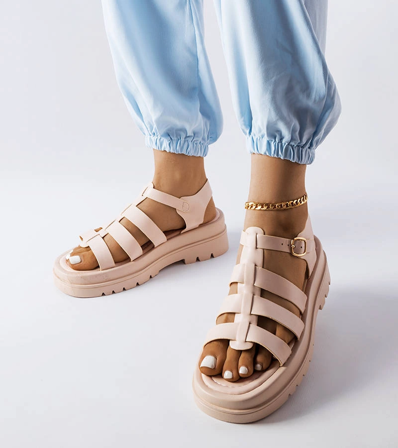 Beżowe sandały na traktowej podeszwie Saidi