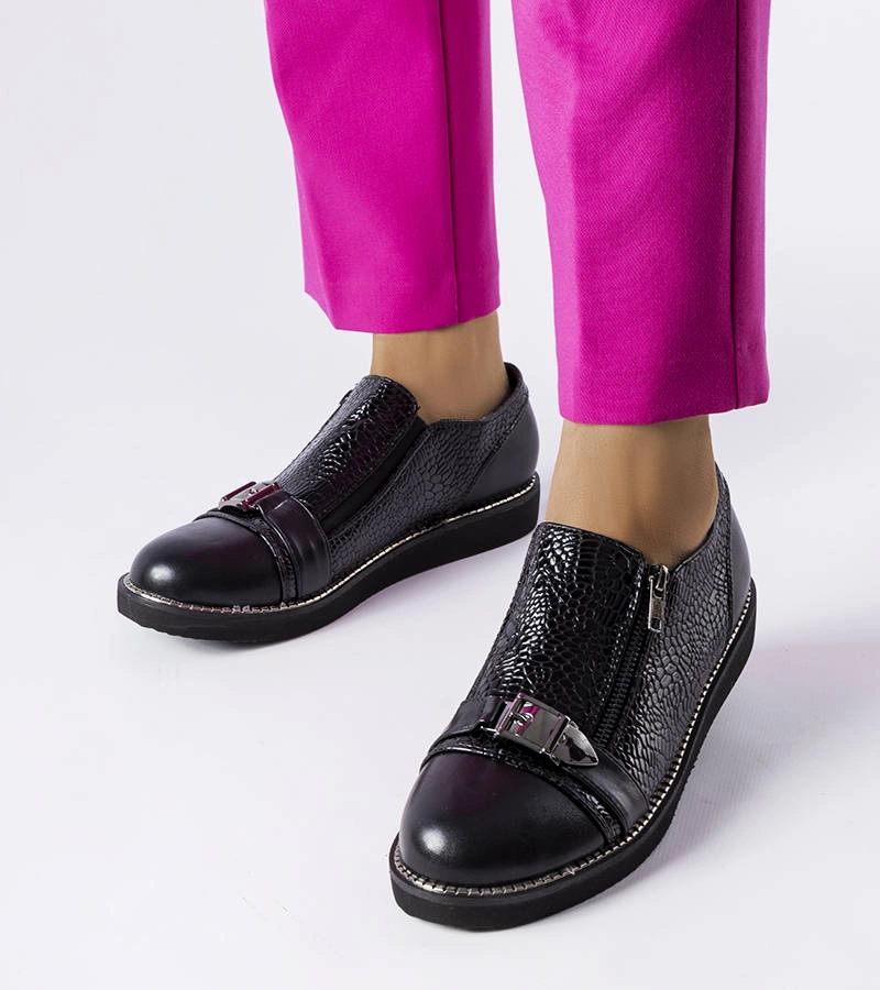 Czarne półbuty z tłoczeniem Hugues