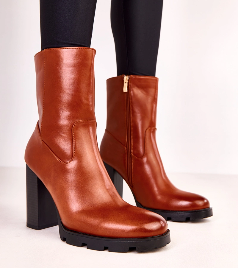 Brązowe botki damskie na słupku Wendora