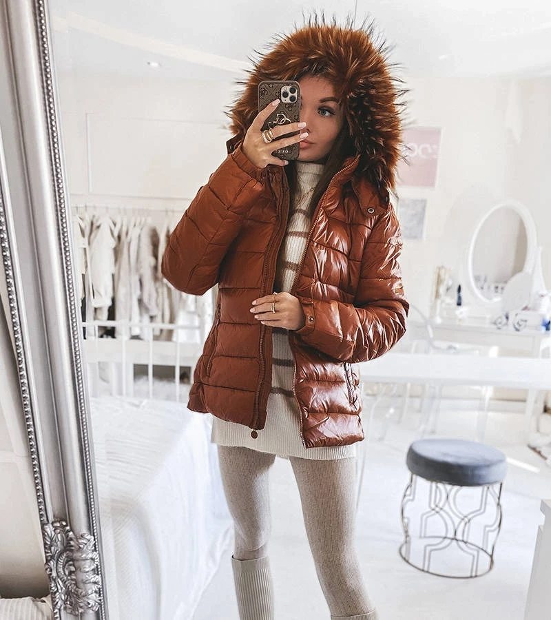 Camelowa kurtka z futrzanym kapturem Poisson