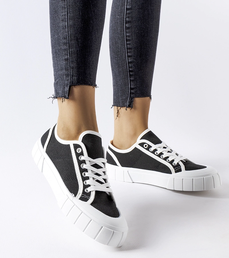 Czarne  tenisówki na grubej platformie Egidio