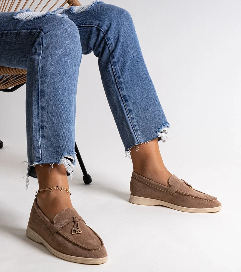 Ciemnobrązowe mokasyny z metalową zawieszką Fiorano