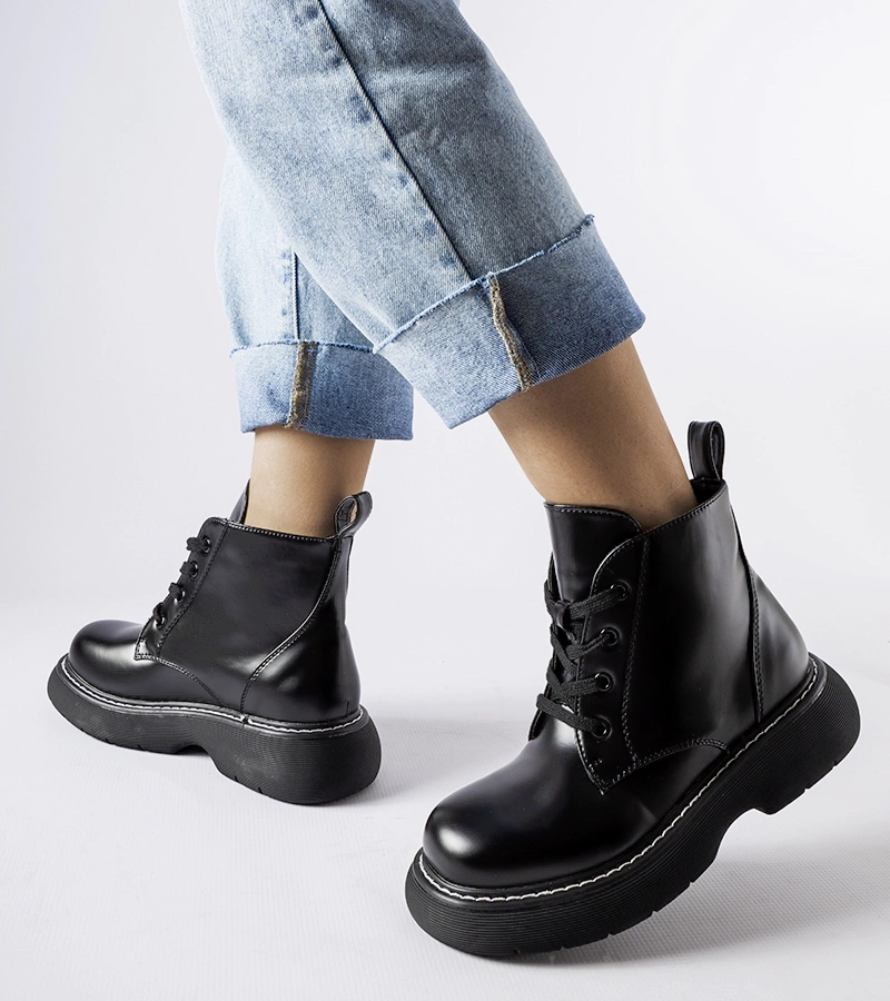 Czarne workery na grubej platformie Sacco