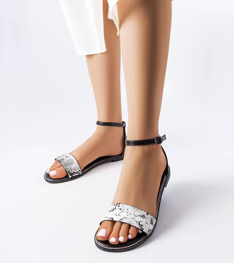 Płaskie czarne sandałki Ducharme