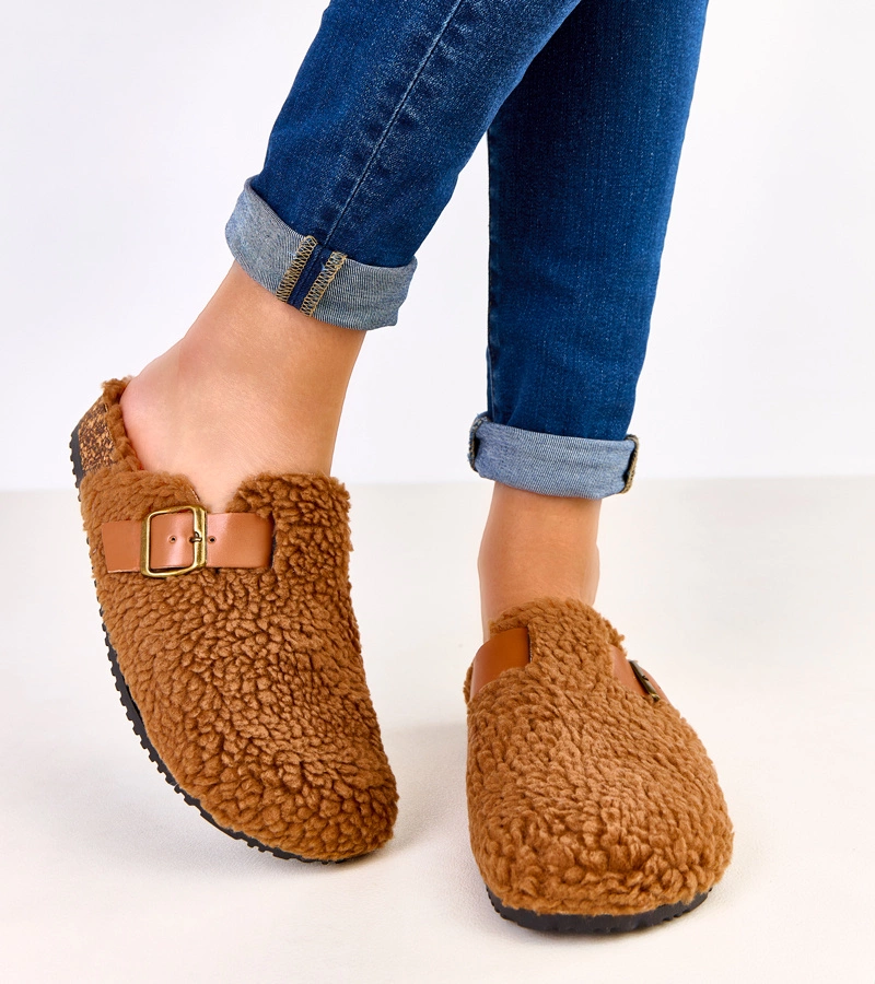 Brązowe zabudowane kapcie kożuszkowe Milosa