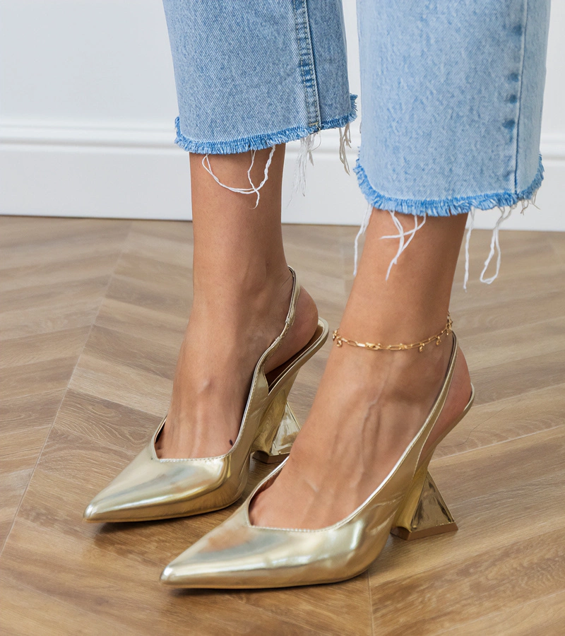 Złote sandały na geometrycznym koturnie Kokkes