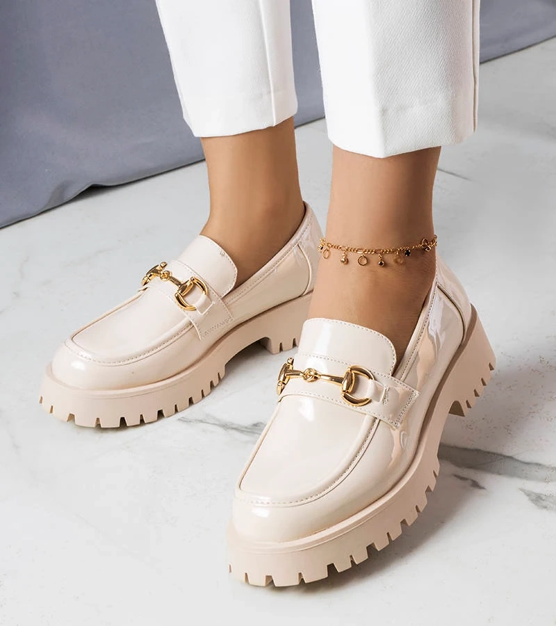 Beżowe lakierowane półbuty Simard