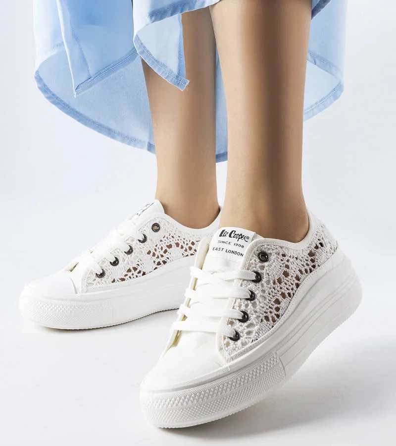 Białe ażurowe trampki Lee Cooper LCW-23-44-1617