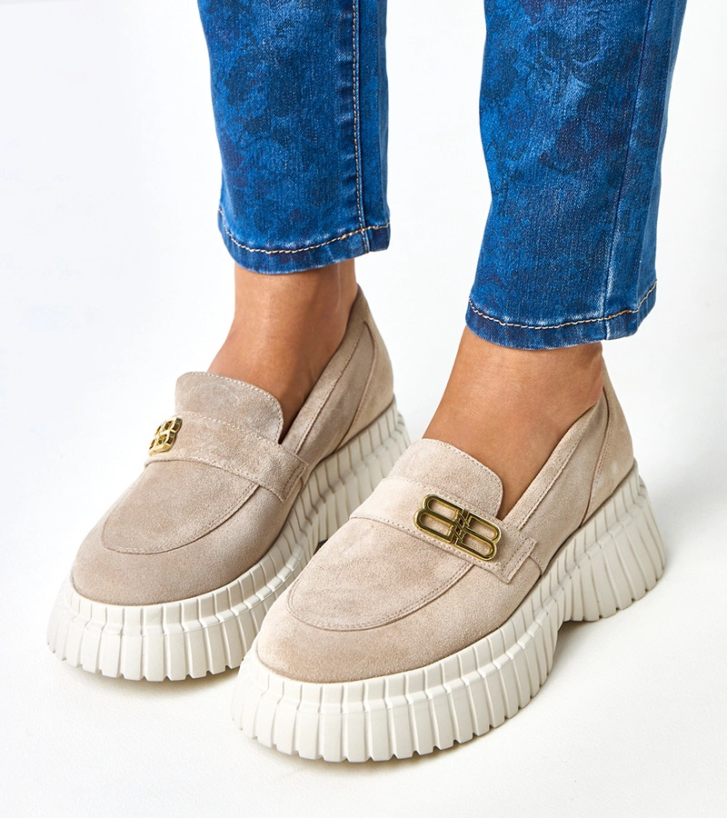 Beżowe zamszowe półbuty Karino na platformie