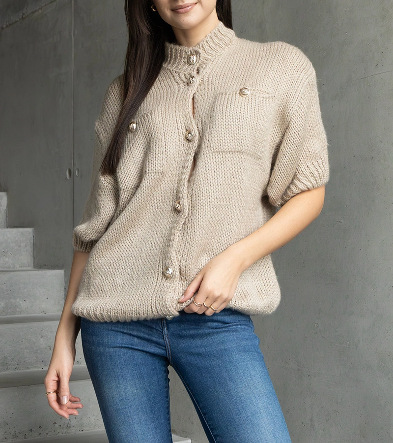 Sweter ciemnobeżowy z krótkim rękawem Shela