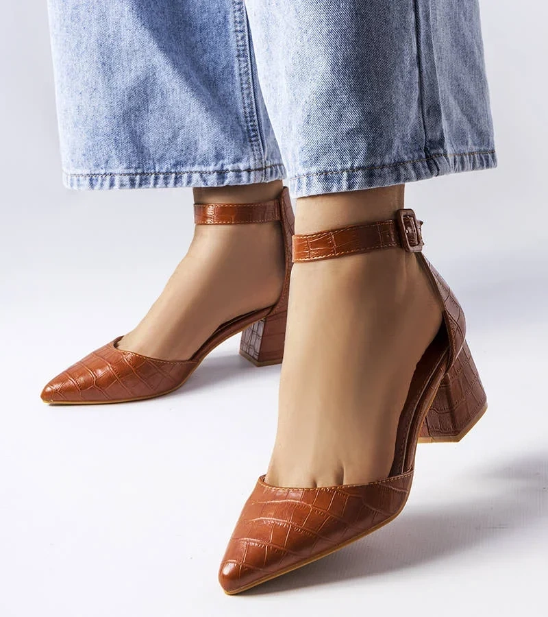 Brązowe czółenka na klocku Laliberté