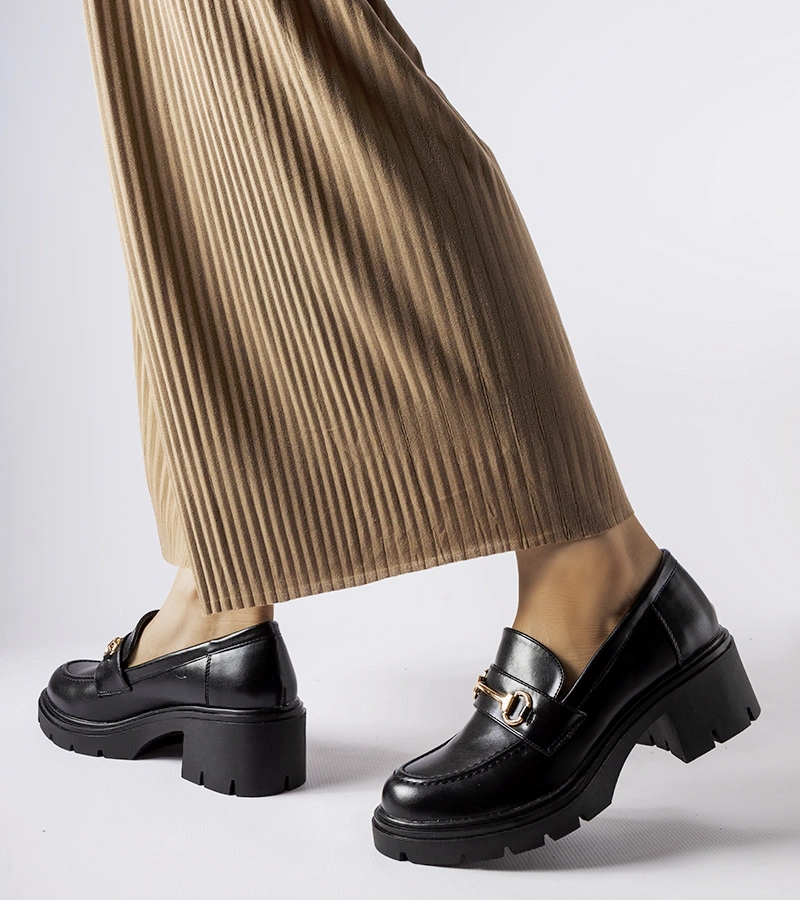 Czarne półbuty na obcasie Fabrizio