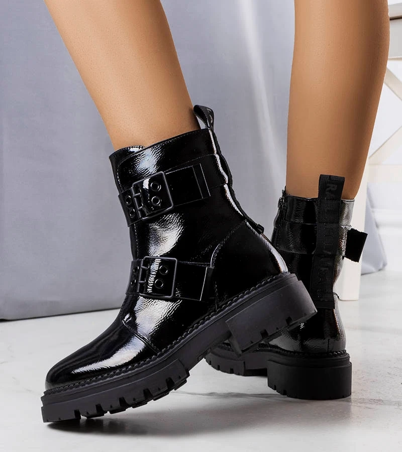 Czarne lakierowane ocieplane botki Faleri