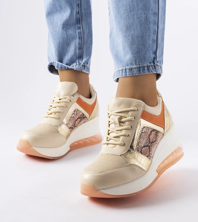 Beżowe sneakersy na koturnie Irpina