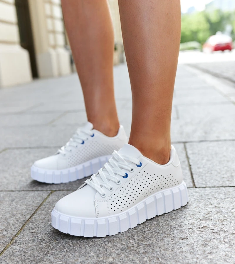 Białe sneakersy na masywnej podeszwie Nesibe