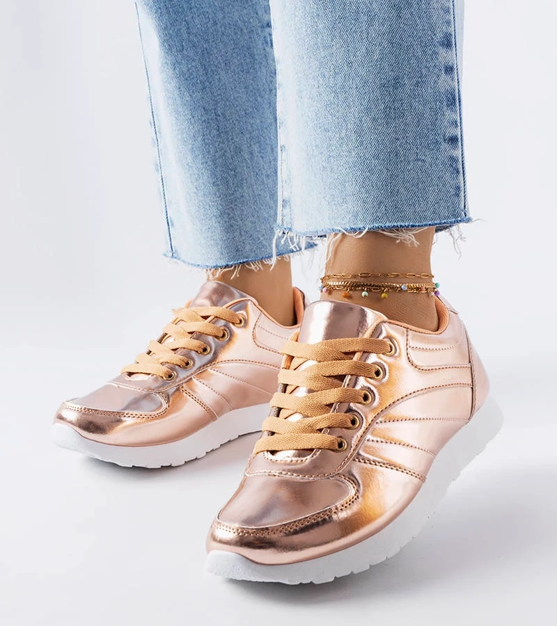 Złote sneakersy Quessy