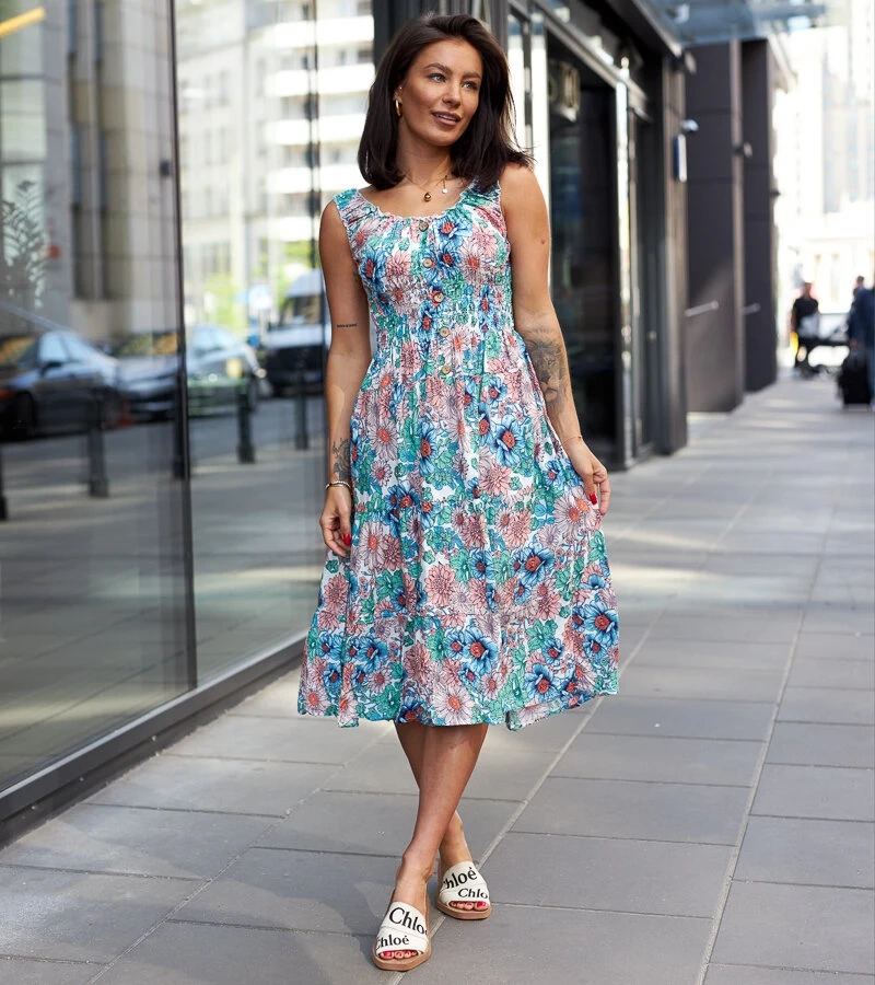 Biała sukienka midi w kwiaty Kiera