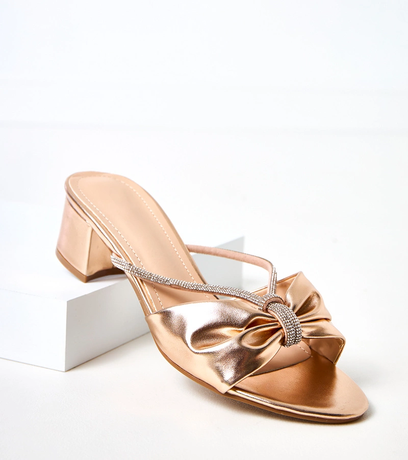 Klapki na słupku zdobione cyrkoniami Anbrani