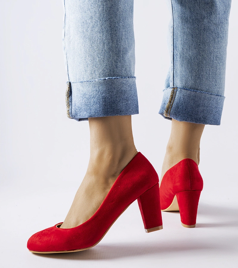 Czerwone czółenka na słupku Ella