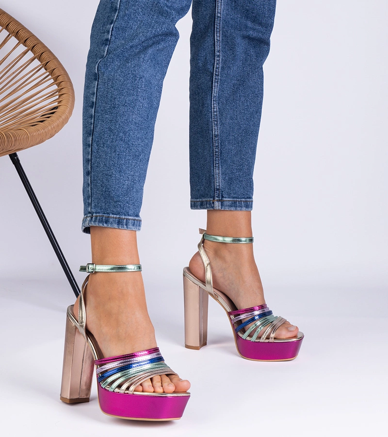 Wielokolorowe masywne sandały na słupku Veransa