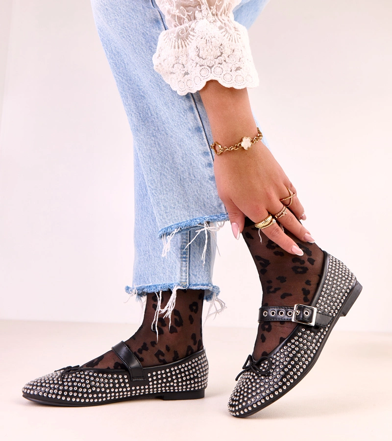 Czarne baleriny zdobione ćwiekami i kokardką Mylie