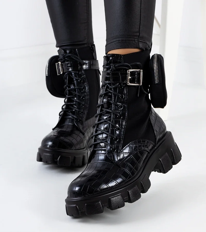 Czarne botki z saszetką Adamson