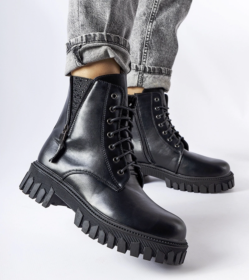 Czarne wiązane botki z cyrkoniami Latsch