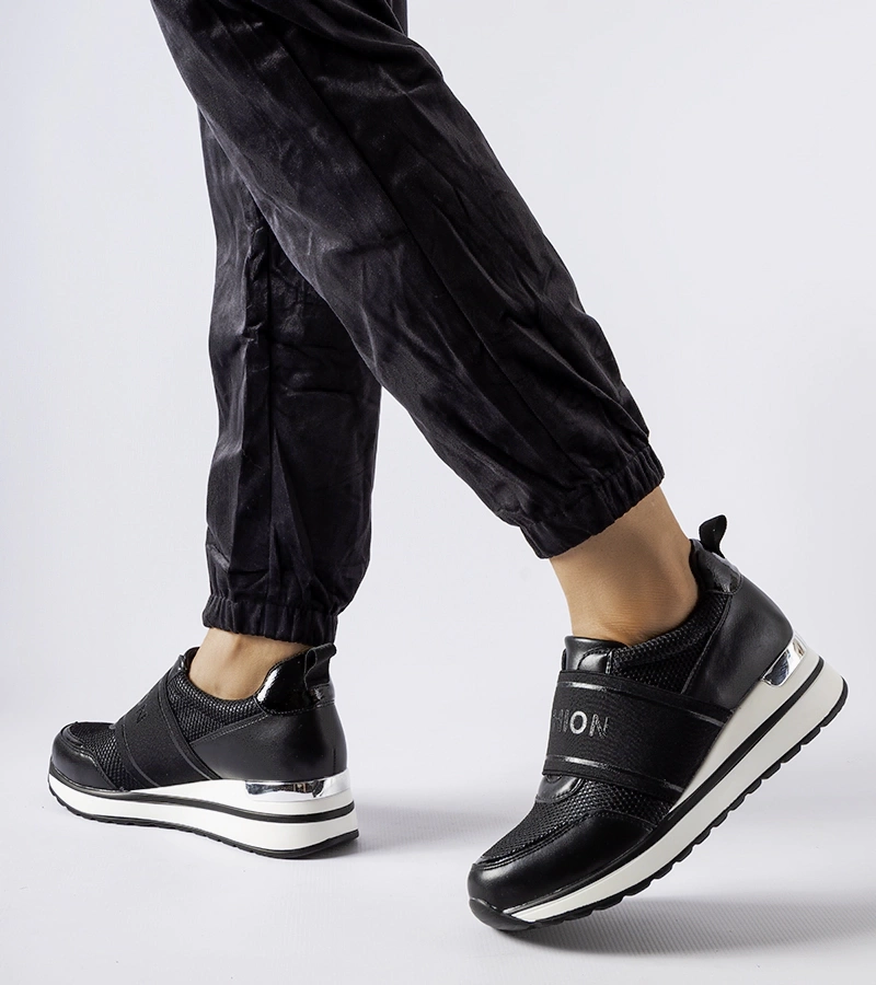 Czarne sneakersy ze srebrnym zdobieniem Andre