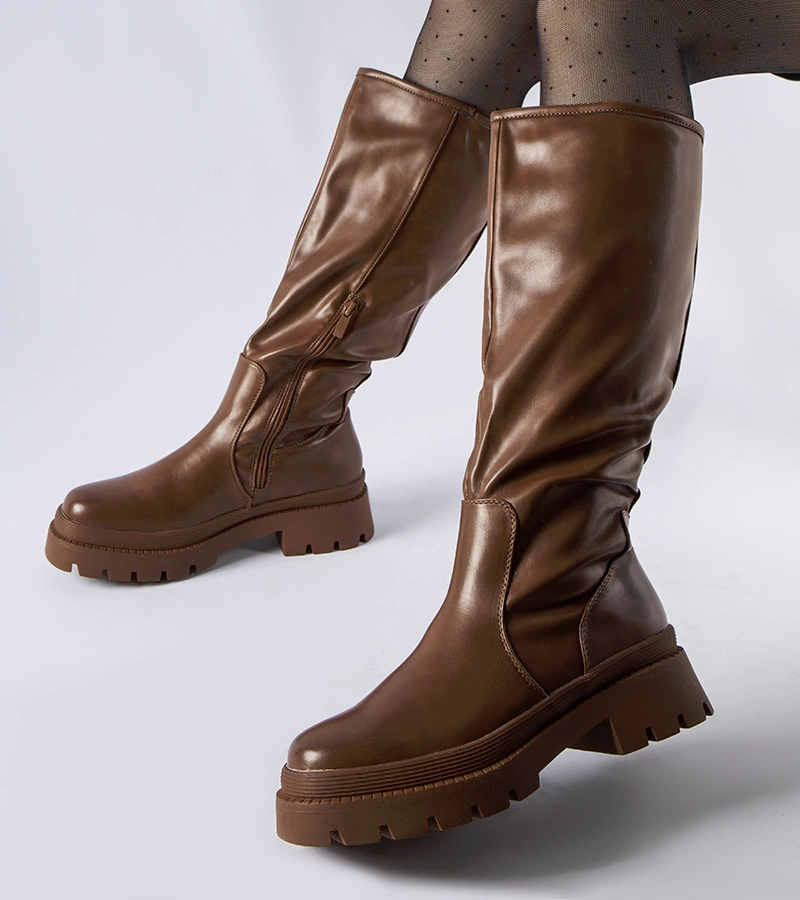 Brązowe płaskie klasyczne kozaki Christien