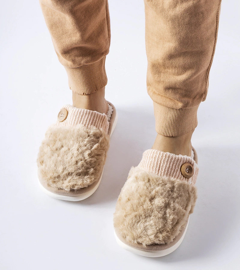 Beżowe ocieplane kapcie Lakeland