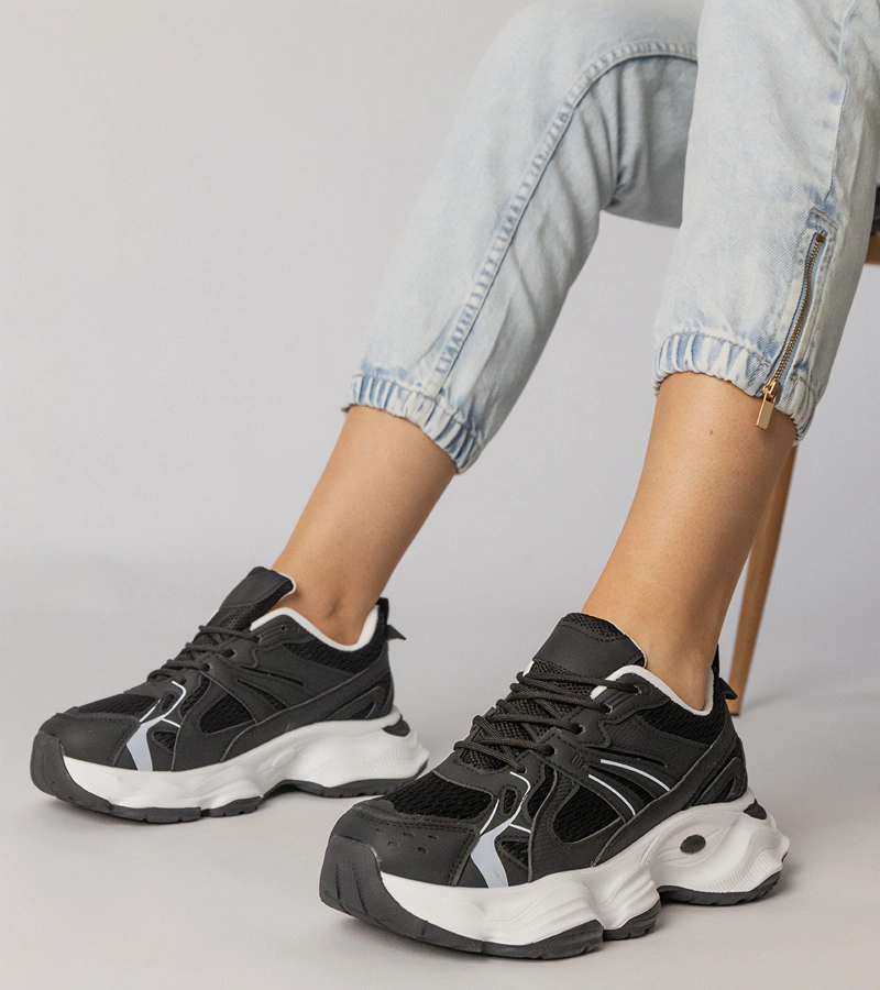 Czarne sneakersy sportowe na masywnej podeszwie Klarris