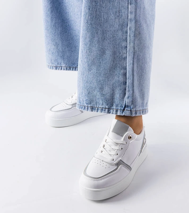 Białe sneakersy na platformie Tooele