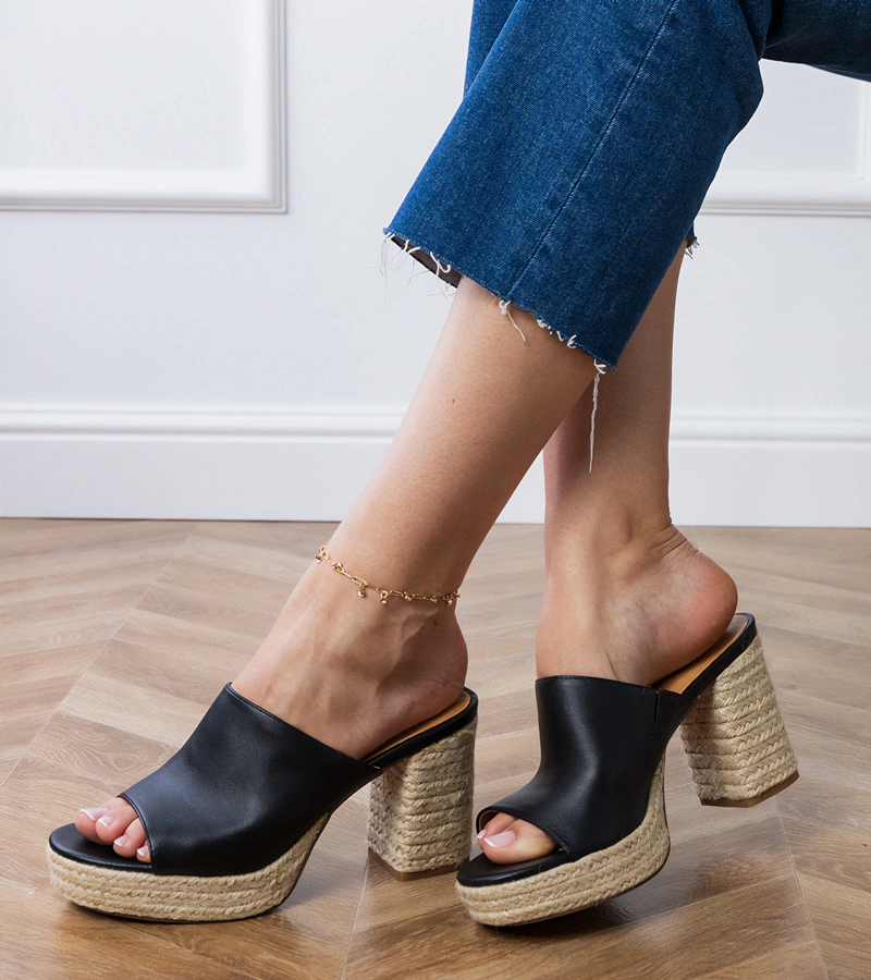 Czarne klapki espadryle na słupku Grande