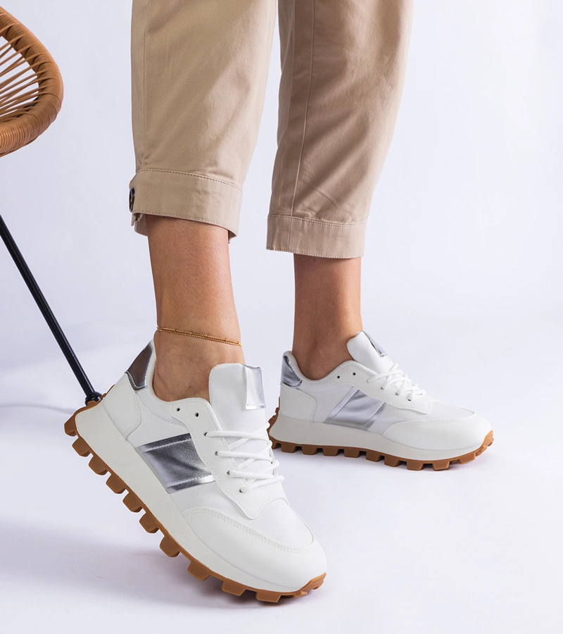 Biale sneakersy z widocznym protektorem Restia