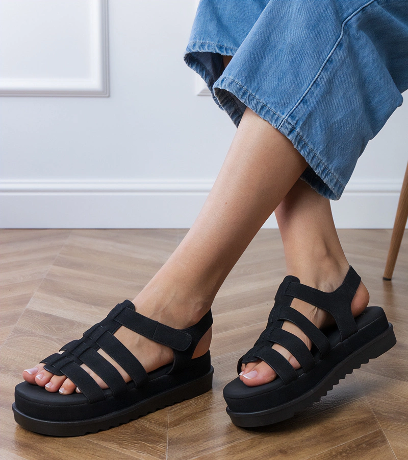 Czarne sandały gladiatorki na platformie Hartos