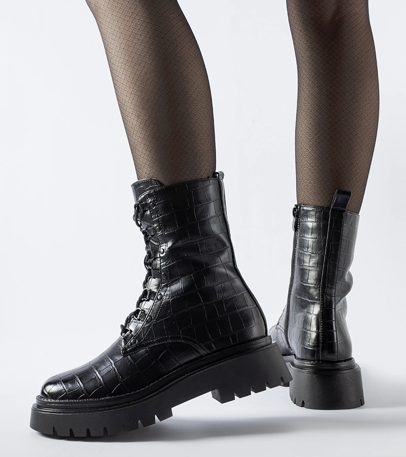 Czarne lakierowane ocieplane trapery Cressac