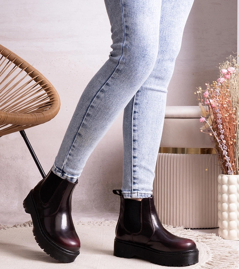 Bordowe botki na platformie Lessaya