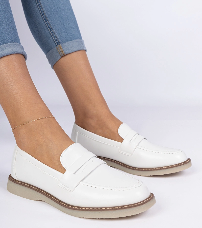 Białe klasyczne mokasyny damskie Merisa