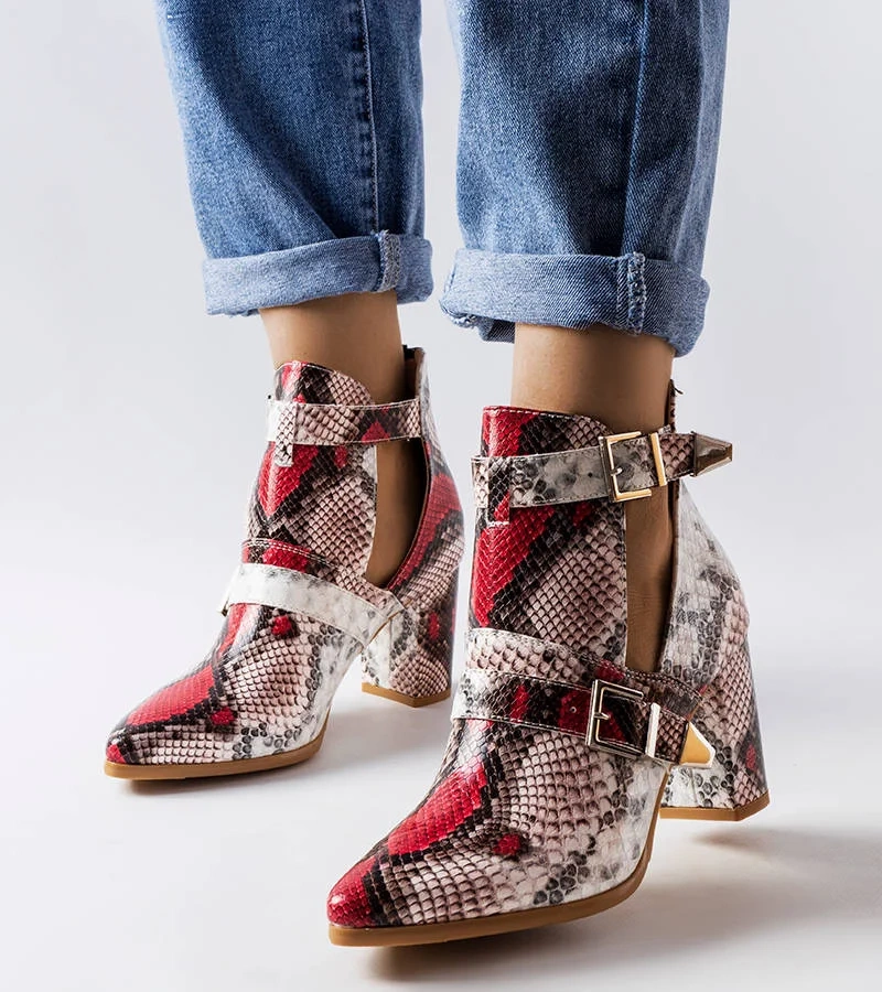 Różowo-czerwone botki w motywie węży Abelsen
