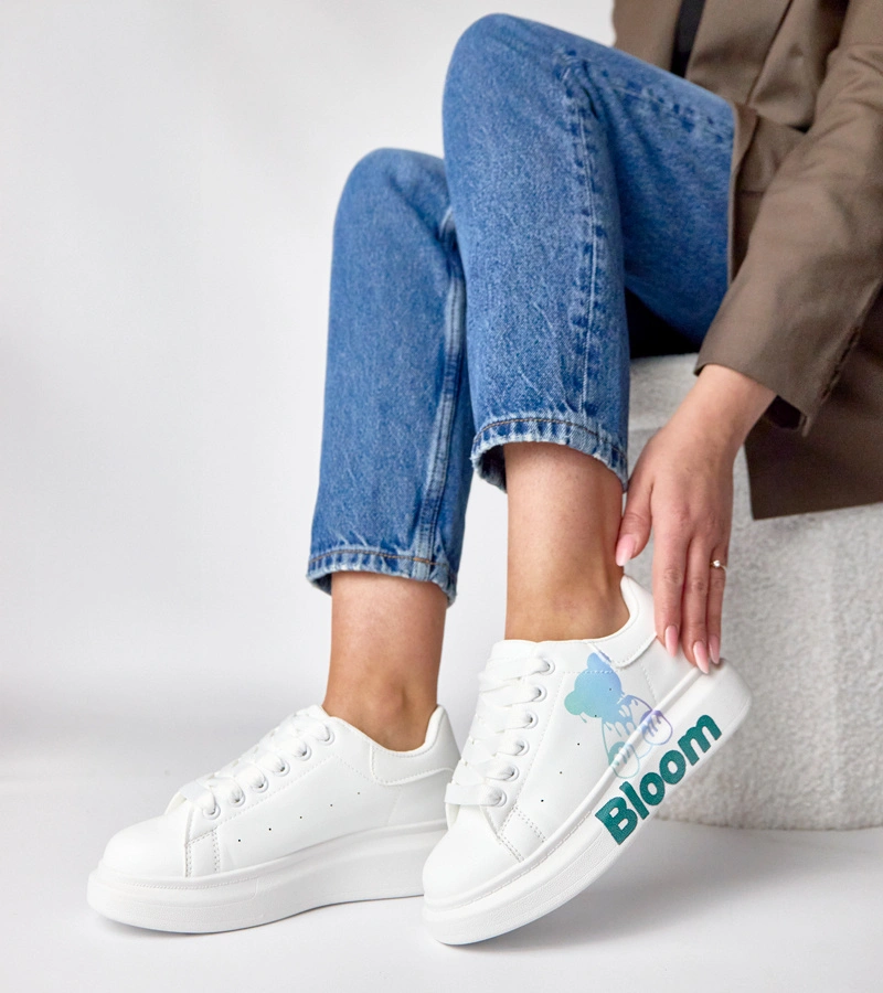 Białe sneakersy na platformie z misiem Margot