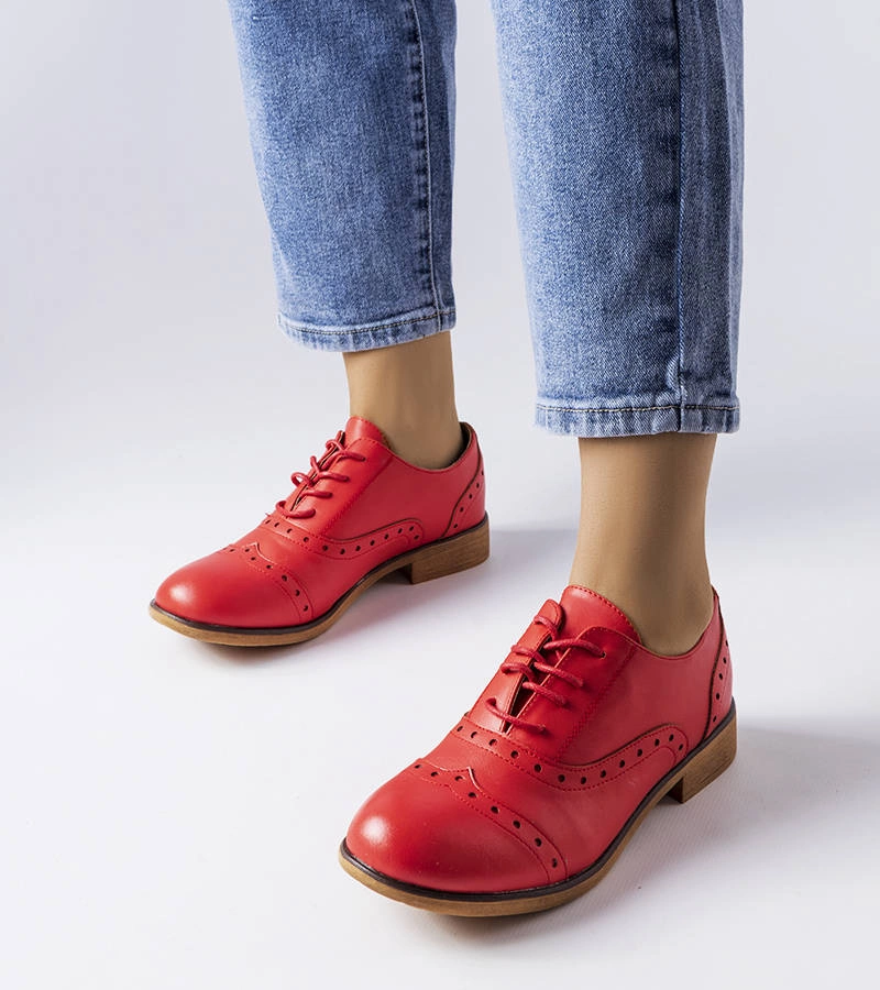 Czerwone oksfordki ozdobione perforacją Lizotte