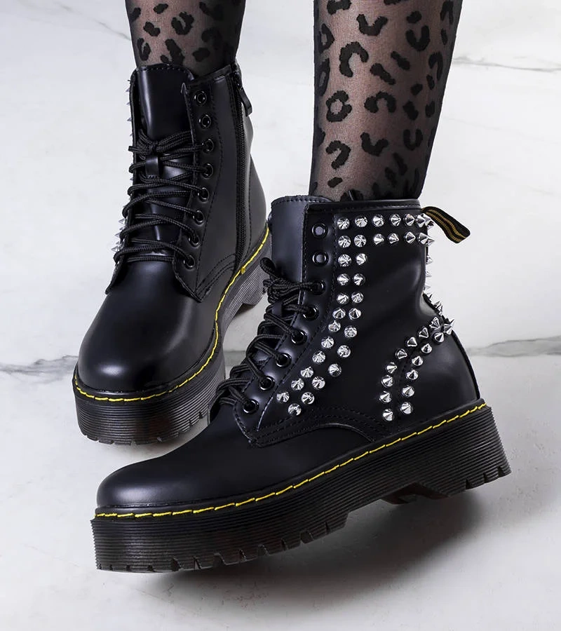 Czarne botki z ćwiekami Castello