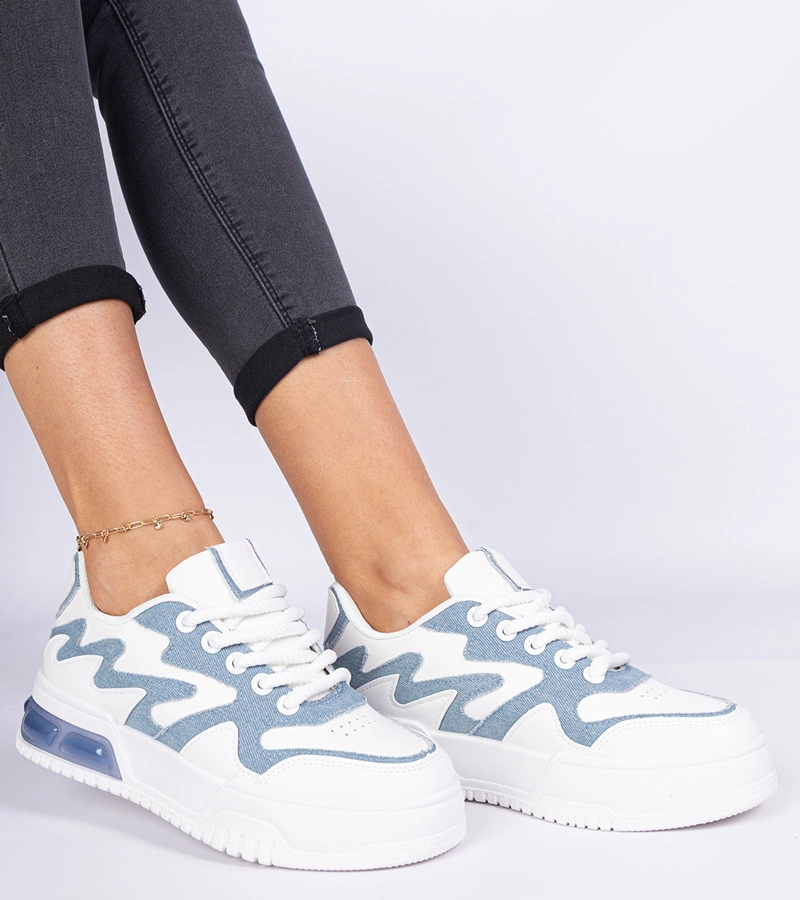 Niebieskie sneakersy damskie z jeansowym dodatkiem Lasata