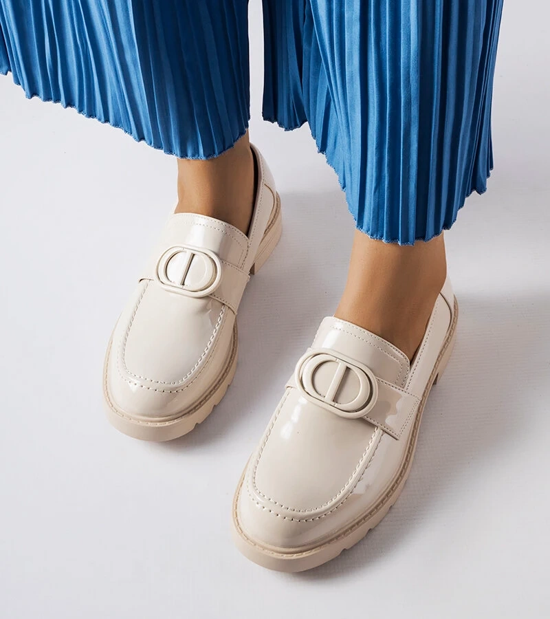 Beżowe lakierowane mokasyny Scranton